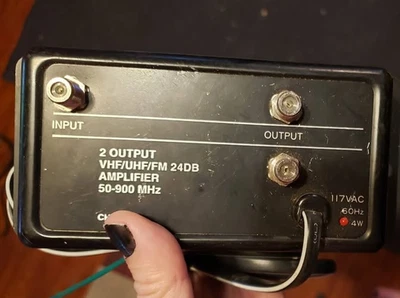 2 Output UHF/VHF/FM 24dB Distribution Amplifier - Image 1 of 2