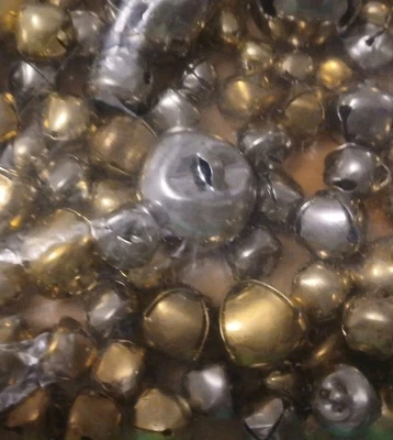 25 Jingle Bells Tamaños Surtidos Hágalo Usted Mismo Navidad, Plata y Tonos Dorados Foto 1 de 2
