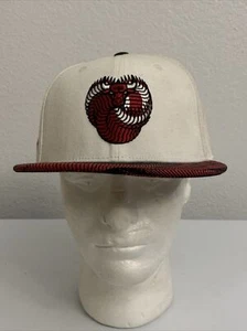 CHICAGO BULLS BMO Harris Bank Snap Back CHICAGO Blanco SOMBRERO Rojo y Negro - Imagen 1 de 13