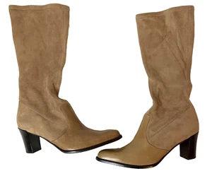 Bota de tacón medio de gamuza elástica camel A. Marinelli "ADAM" talla 8,5 - NUEVA - PRECIO DE VENTA SUGERIDO POR EL FABRICANTE $129 - Imagen 1 de 8