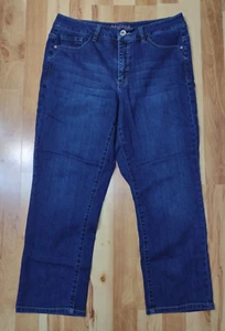 Santana Jeans Womens Size 12 Blue Denim Dark Wash Stretch Capris Pant Whiskers - Picture 1 of 7