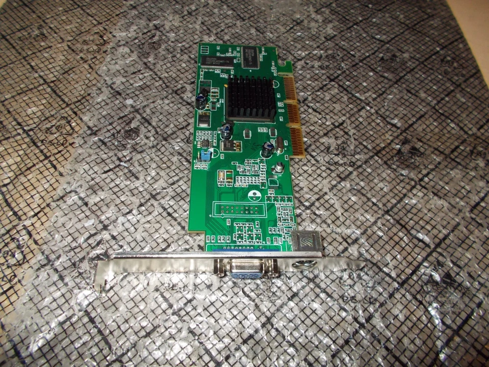 Sapphire ATI Radeon 7000 64MB AGP VGA Video Card 1024-9C28-D3-SA - Image 1 of 1