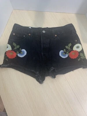 Pantalones Cortos de Jean Levis 501 para Mujer Talla 28 Negro Floral Botón Mosca Boho Foto 1 de 4
