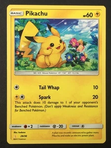 Pokemon Juego de Cartas Coleccionables Pikachu 29/30 Kit de Entrenador: Lycanroc y Alolan Raichu Casi Nuevo - Imagen 1 de 2