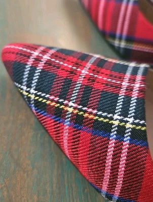 Nuevo Isaac Mizrahi Rojo Tartán Cuadros Cordón Gatito 1.9 Pulgadas Tacones Talla 8 Bombas Foto 1 de 4