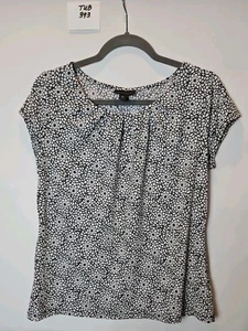 Blusa Worthington blanca y negra floral manga corta cuello redondo pequeña para mujer PL - Imagen 1 de 4