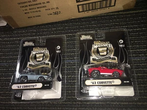 MUSCLE MACHINES 5TH ANNIVERSARY 1963 CHEVY CORVETTE RED & SILVER 1/64 CARS - Picture 1 of 4