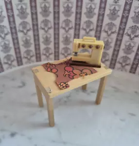 Lundby Bügeltisch und Nähmaschine RAR Puppenstube Puppenhaus 1:18 dollhouse - Bild 1 von 6