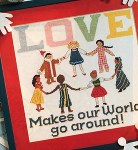 LOVE MAKES OUR WORLD GO AROUND Revista Círculo Infantil Patrón de Punto de Cruz M3 - Imagen 1 de 4