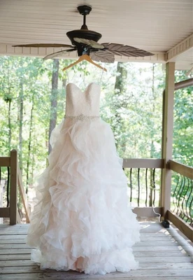 Vestido de novia Allure estilo 9308 Foto 1 de 4