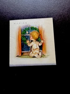 1 Vintage Marjorie Cooper Weihnachtsgrußkarte Junge sucht Weihnachtsmann durch Fenster - Bild 1 von 3