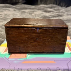 Antigua caja rompecabezas de roble máquina de coser SINGER 1889 - Imagen 1 de 13