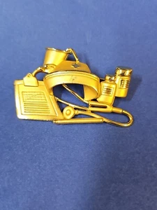 Broche prendedor vintage AJC cadena joyería americana enfermera médico medicina hospital  - Imagen 1 de 6
