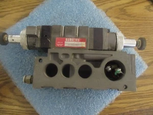 Numatics Model: 152RQ100J Regulator on Manifold - Picture 1 of 1