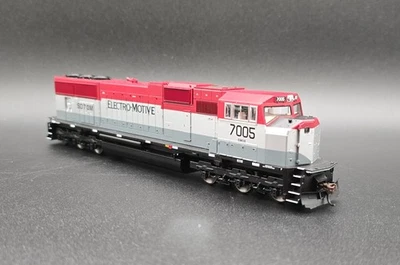 Athearn Genesis HO SD70 Locomotive EMD Demo/Leasing   #7005 - Image 1 of 4
