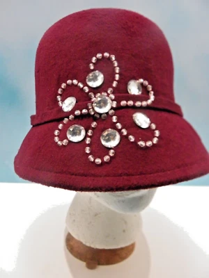 Sombrero cubo Ellen Tracy fieltro de lana borgoña adornado con pedrería plateada Foto 1 de 4