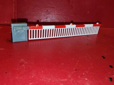 00Gauge 1:76 set of 2 modern style level crossing gates