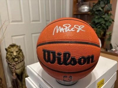 MAGIC JOHNSON Authentic Signed Wilson Basketball (LAKERS HOF) with Beckett COA! - Image 1 of 3