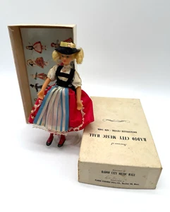 Flagg Flexible Doll Co. "Dänemark" Puppe 1965 Souvenir of Radio City Music Hall - Bild 1 von 3