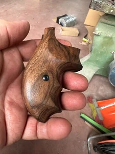 Empuñaduras de madera de nogal Smith Wesson J S&W. MARCO J REDONDO - Imagen 1 de 4