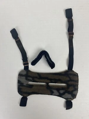 Vintage Arm Guard Bow Hunting Archery Camouflage Pattern Adjustable Adult Unisex - Image 1 of 4