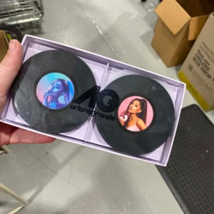 Ariana Grande VINYL COASTERS - SET OF 6 - NEW BOXED Drink Cups - Picture 1 of 1