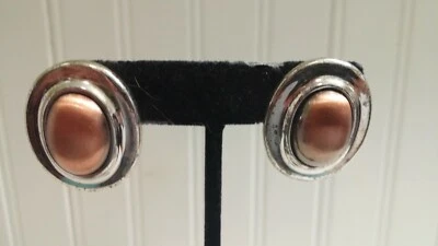 Винтажные серьги-клипсы Liz Claiborne серебристые металлические медные кабошоны овальные - Изображение 1 из 3