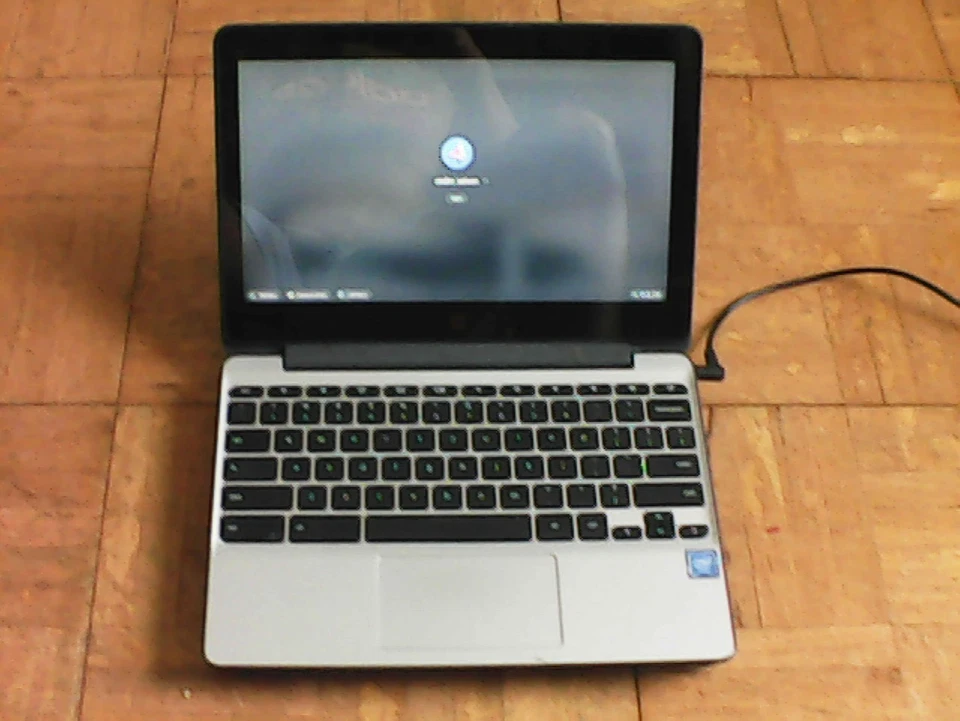 HP Chromebook 11-v020wm 16GB eMMC, Intel Celeron N, 4 GB RAM (No Charger ) Works - Image 1 of 4