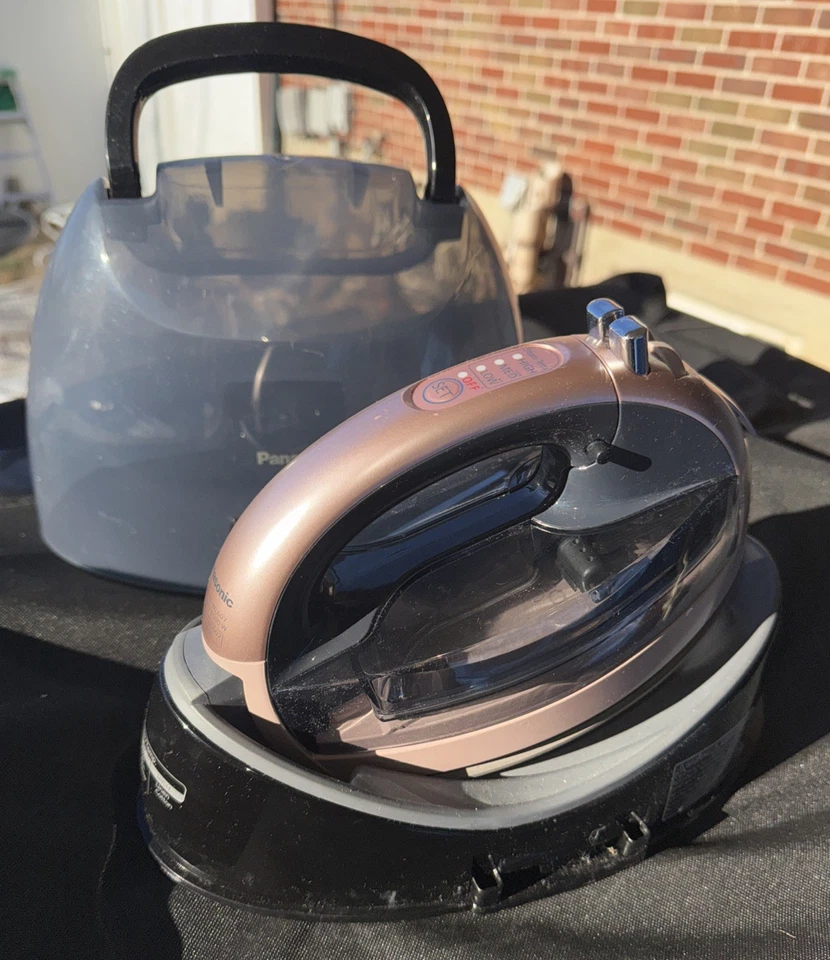 Panasonic Vapor Inalámbrico/Plancha Seca Negro Acero Inoxidable NI-WL602 ¡PROBADO! Foto 1 de 4