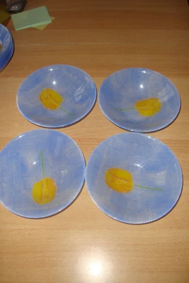 4 assiettes type coupelles Verre coloré à décor de tulipe ARC France - Luminarc - Photo 1/4