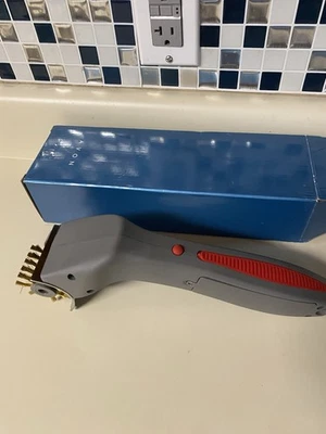 BBQ GRILL CLEANING BRUSH with SCRAPER battery operated rotating brush  - Image 1 of 3