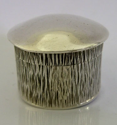STYLISH SOLID STERLING SILVER TEXTURED TRINKET PILL BOX 1993 MID CENTURY — 第 1/4 张图片
