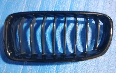 Grelha de para-choque dianteiro esquerdo BMW 320i 328i 2013-2019 preta # 51712240775 - Imagem 1 de 3