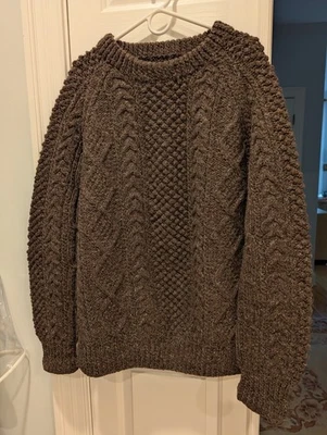 Suéter tejido con cable de lana irlandés de pie marrón XL de colección para hombre Foto 1 de 4