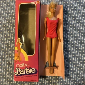 Traje de baño rojo muñeca Mattel Malibu Barbie 1975 vintage 1067 nuevo en caja original - Imagen 1 de 11