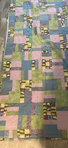 Handgefertigte Kinderdecke grün lila blau Bauernhoftier gebraucht, in einwandfreiem Zustand - Bild 1 von 5