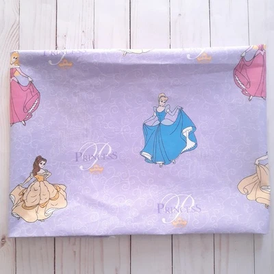 Princesas bailarinas Disney brillo brillante tela de algodón púrpura 1 yarda Foto 1 de 4