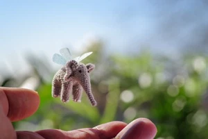 Micro crochet miniature elephant with wings: dollhouse micro miniatures - Picture 1 of 1