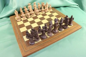 Ajedrez estilo barroco. Plástico duro. Baroque style chess set. Hard plastic. - Imagen 1 de 17
