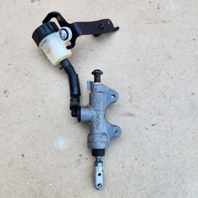 09-14 Yamaha R1 YZF1000 Cilindro maestro de freno trasero Nissin R1 Foto 1 de 4