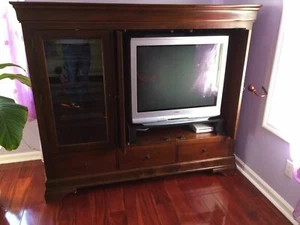 CHERRY BROYHILL ENTERTAINMENT CENTER - Picture 1 of 6