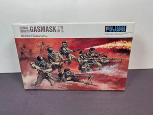 Fujimi GERMAN INFANTRY GAS MASK TYPE GM-38 76028 1:72 Figur Model Kit WA-28 - Bild 1 von 6