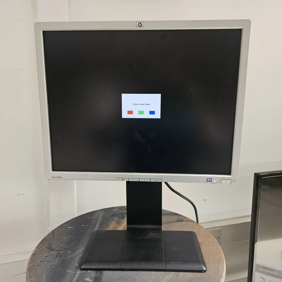 Retro HP LP2065 Monitor With Stand Base 415939-002 415995-001 - Image 1 of 4