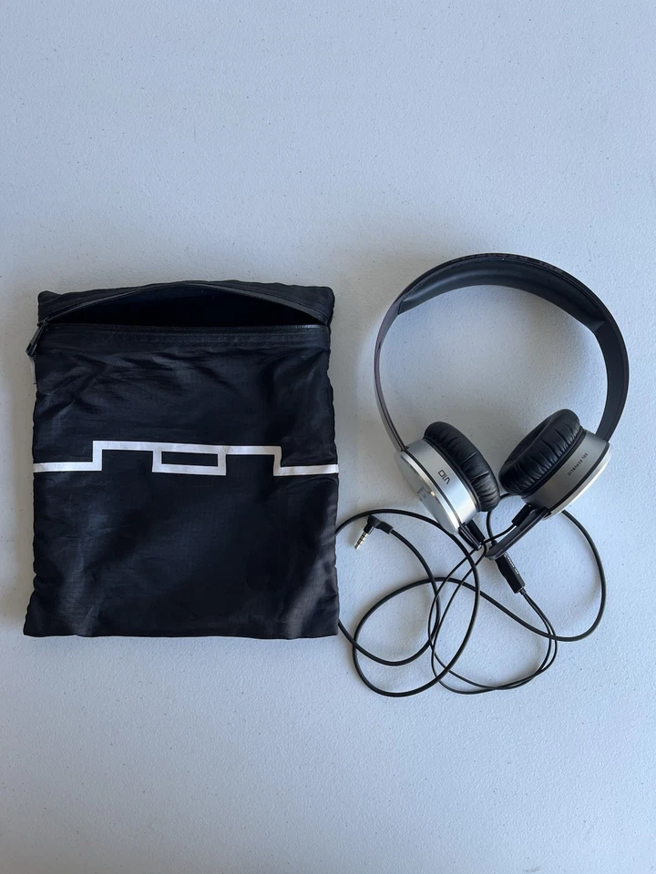 Auriculares internos SOL REPUBLIC Tracks HD V10 plateados negros Foto 1 de 4