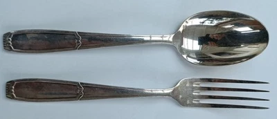 Un lot d’une cuillère et une fourchette argent poinçon à nettoyer dans son jus - Photo 1/4