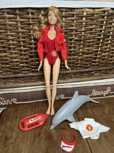 Barbie Beach Fun Barbie bambola in abito Baywatch e lotto delfini - Foto 1 di 5