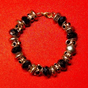 Women's Black Glass Beaded Silver Tone Toggle Bracelet 7-1/2" or 8" - Picture 1 of 6