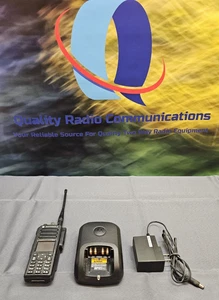 Motorola MotoTRBO XPR7550 UHF 403-512 MHz Two Way Radio AAH56RDN9KA1AN w Charger - Picture 1 of 9