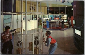 Postal del Museo de Ciencia e Industria de Chicago "MUNDO DE NÚMEROS" vista interior - Imagen 1 de 2