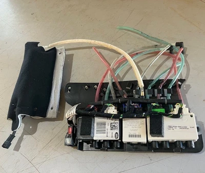 RANGE ROVER L405 SPORT L494 FRONT SEAT CONTROL AIR VALVES & AIR PUMP - Image 1 of 4